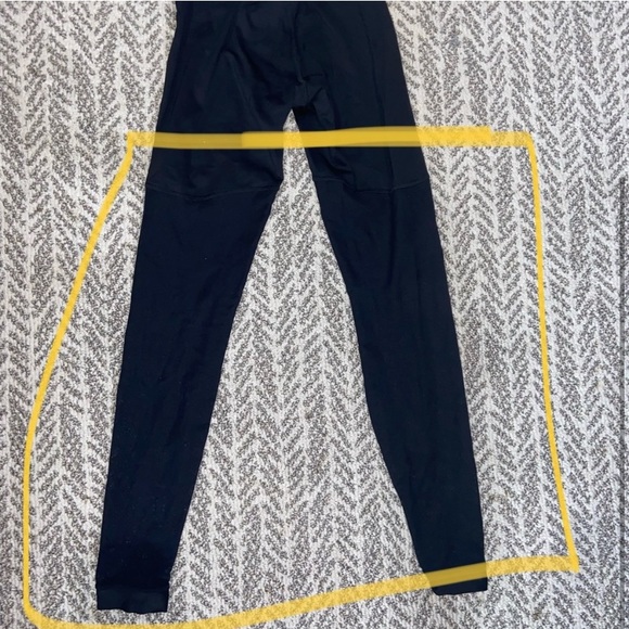 Lululemon leggings (black with mesh) size 4 - Picture 2 of 2